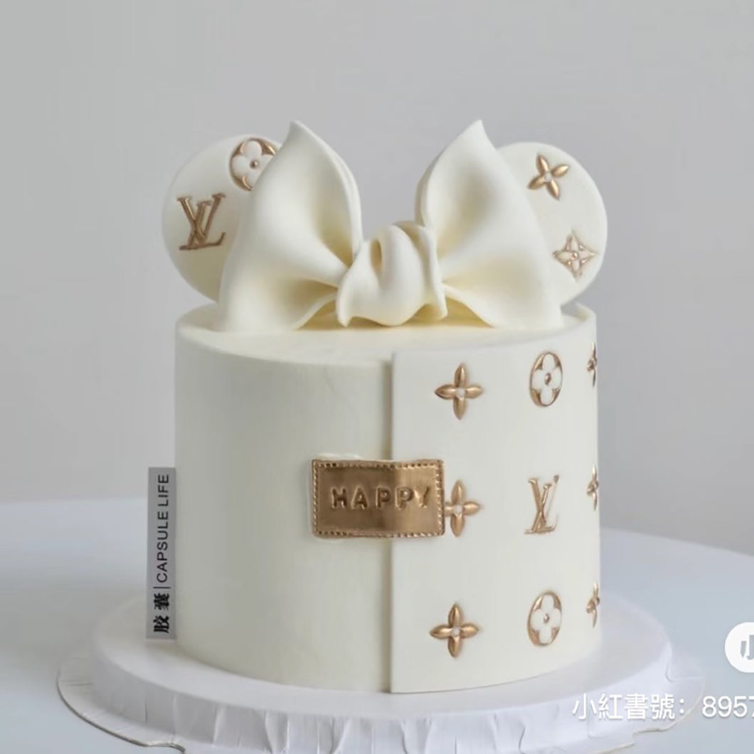 C79 Women design cake