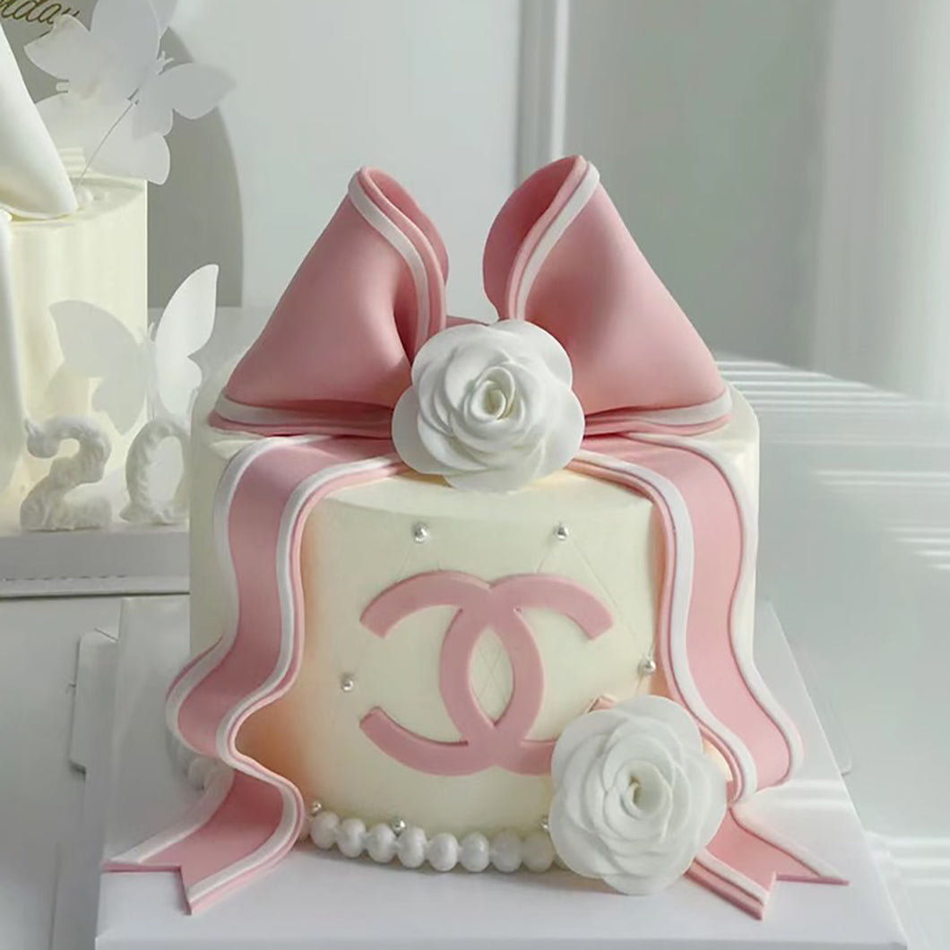 C93 Women design cake